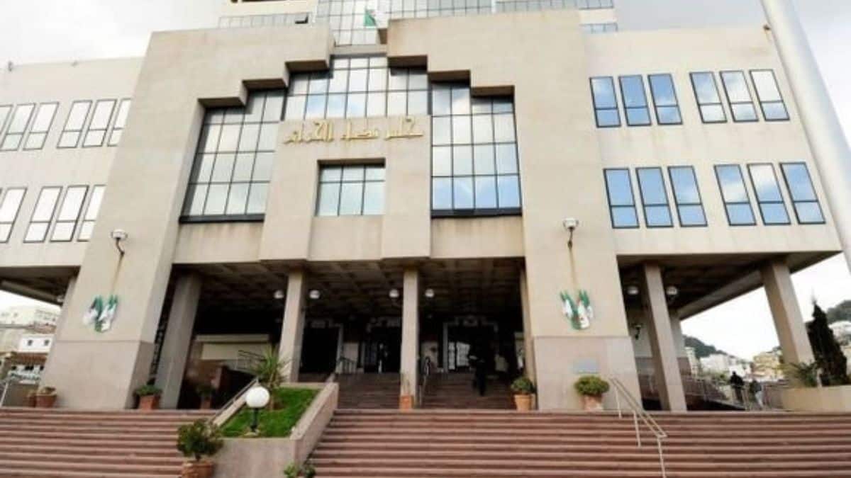 Algérie : un entraîneur de sport arrêté pour harcèlement sur mineur