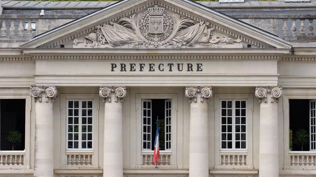 Titre de séjour en France : une Algérienne fait plier la préfecture