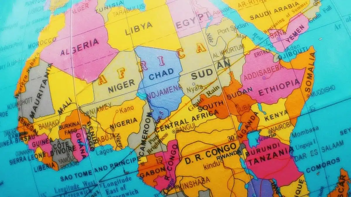 Le « procès » du colonialisme s’ouvre en Algérie : ce que l&rsquo;Afrique exige