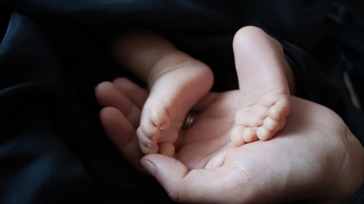 Alerte sanitaire en Algérie : le khôl empoisonne quatre bébés, un mort