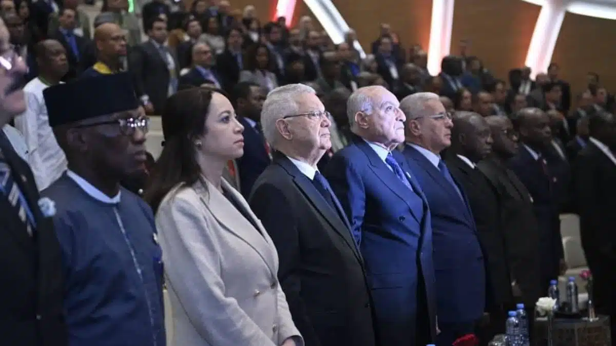 Devant l’Afrique réunie, l’Algérie dénonce un colonialisme français « sans pareil »