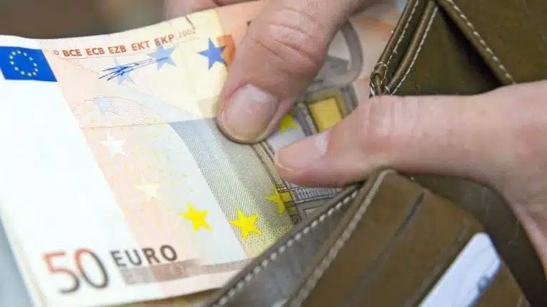 Dinar algérien : l’euro poursuit sa dégringolade