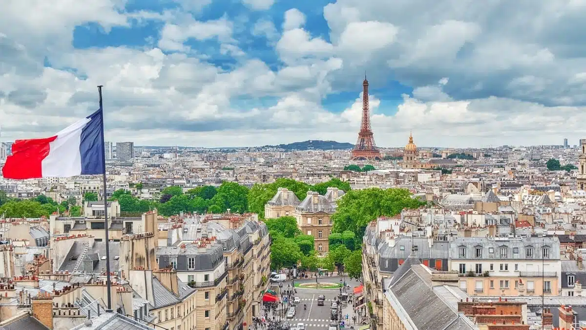 France : la fièvre extrémiste gagne Paris