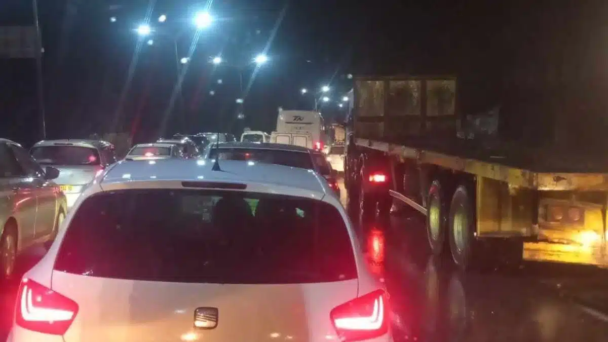 Alger frappée par une tempête de pluie : rues inondées et circulation difficile