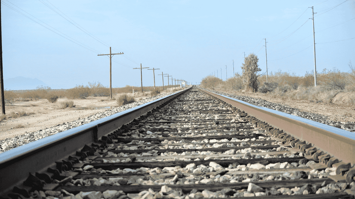 Train Gara Djebilet–Béchar : le rail algérien bat deux records en Afrique