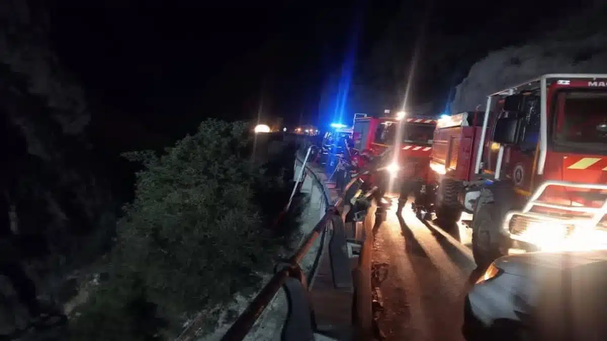 Gorges de Kherrata : un semi-remorque plonge dans le ravin, un mort