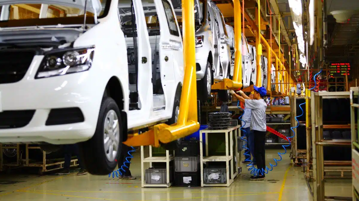 Industrie automobile : l’Algérie serre la vis