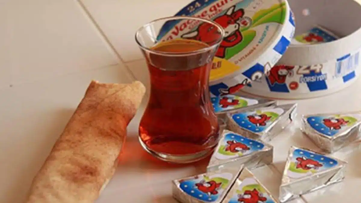 La Vache qui rit : en France du beurre, en Algérie un additif controversé