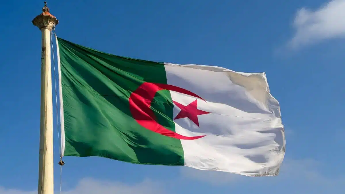 L&rsquo;Algérie rend hommage à ses trois militaires tombés au champ d’honneur