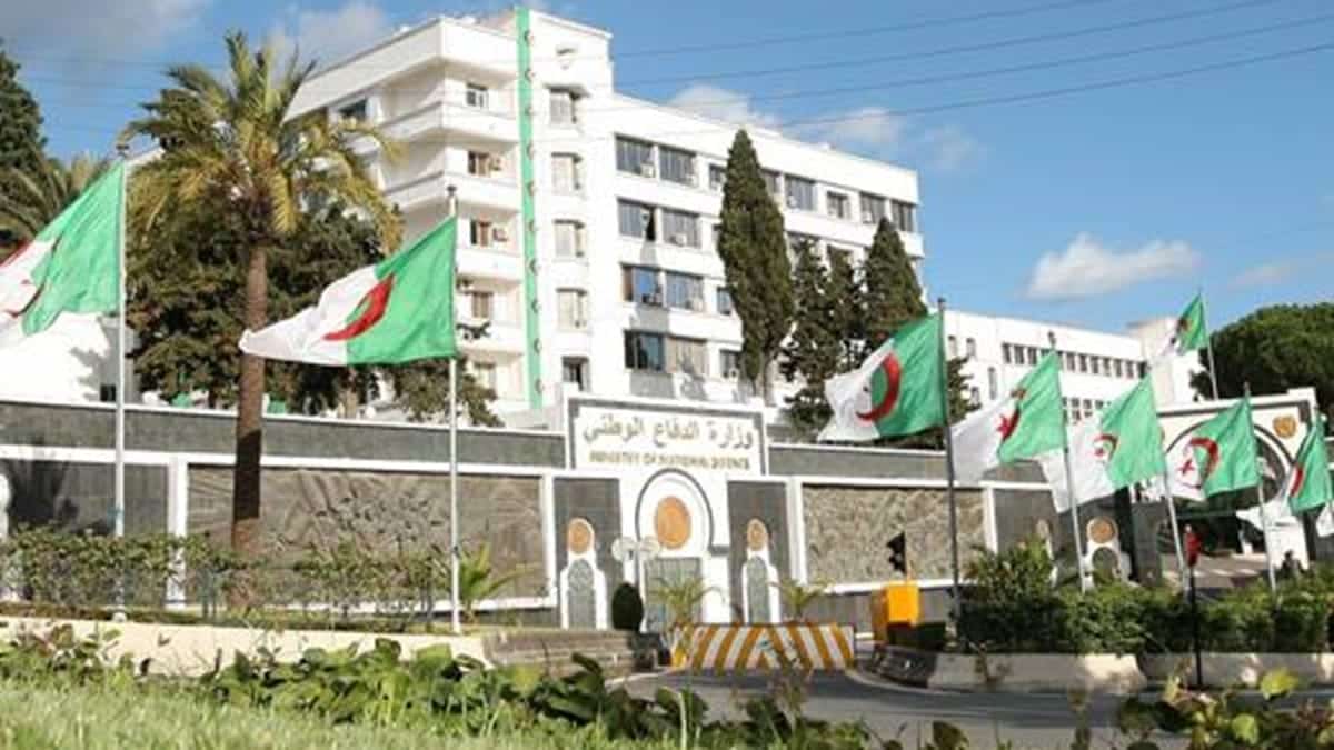 Algérie : deux morts et 4 blessés dans le crash d’un avion militaire