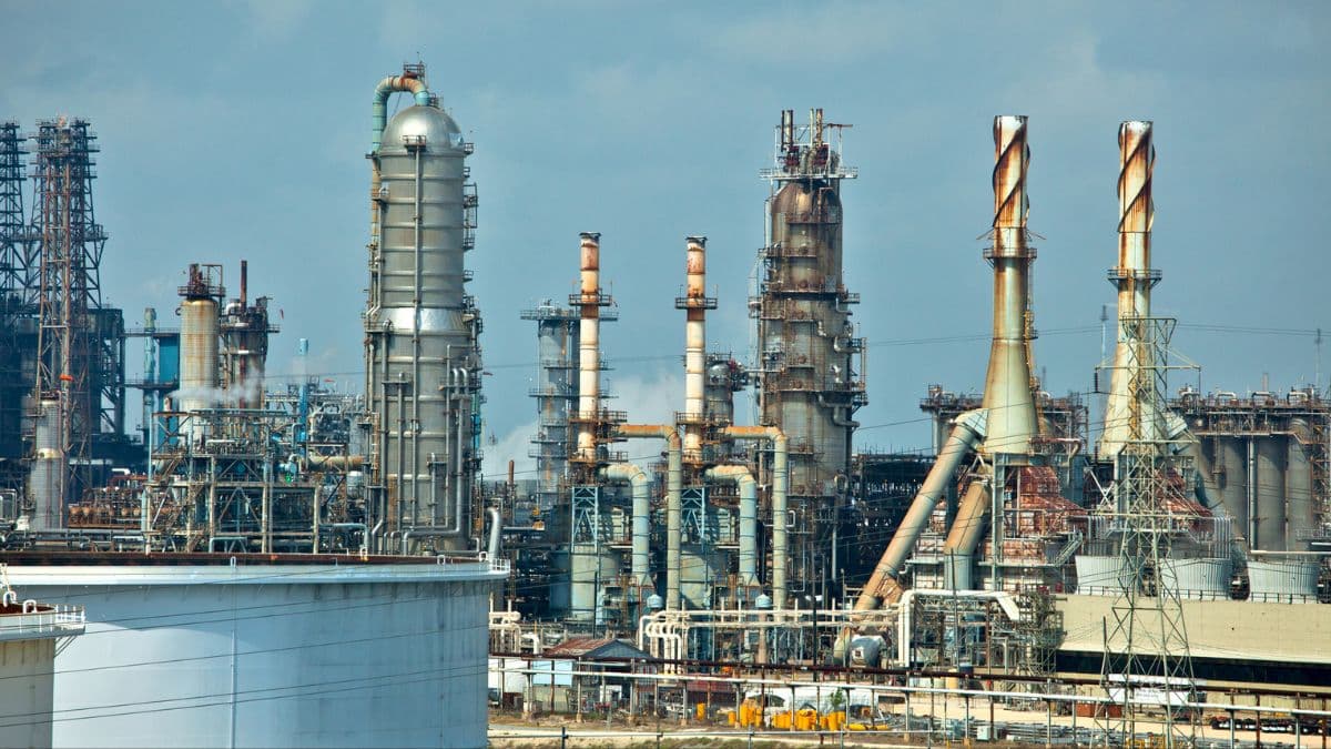 Pétrole : le Brent franchit la barre des 90 dollars