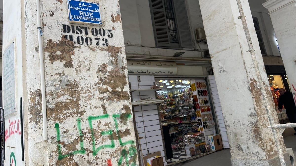 Alger : la « ruelle des mariées » et le marché de la Place des Martyrs vidés (Photos)