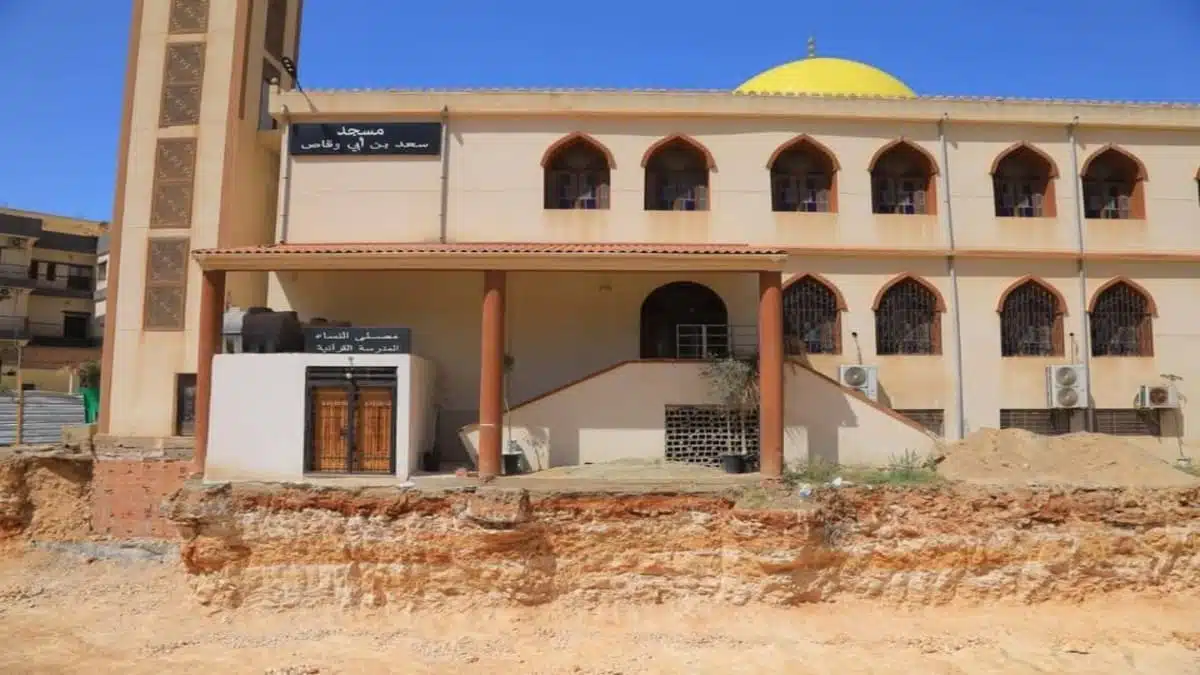 Oran : un chantier immobilier condamne l&rsquo;entrée d&rsquo;une mosquée