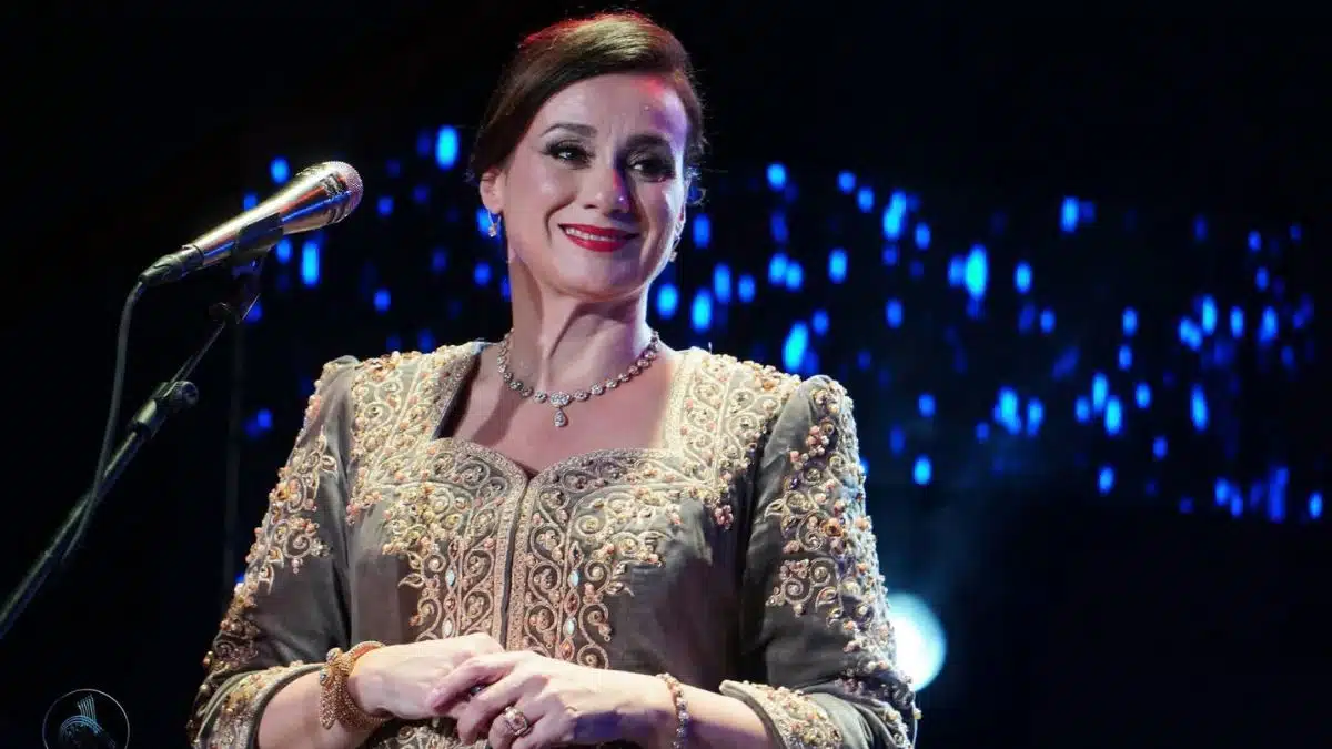 Lila Borsali se confie : Fatma, diaspora, chanter en kabyle… (Vidéo)