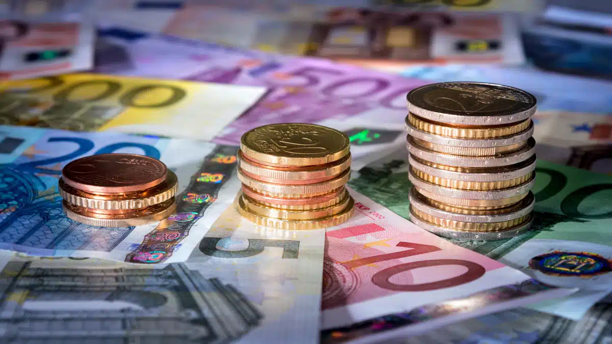 Dinar algérien : pourquoi l’euro et le dollar restent hors de portée