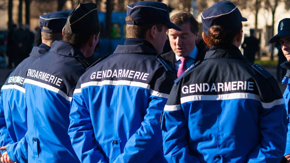 « Sale bougnoule… » : le témoignage choquant d’un gendarme d’origine algérienne en France