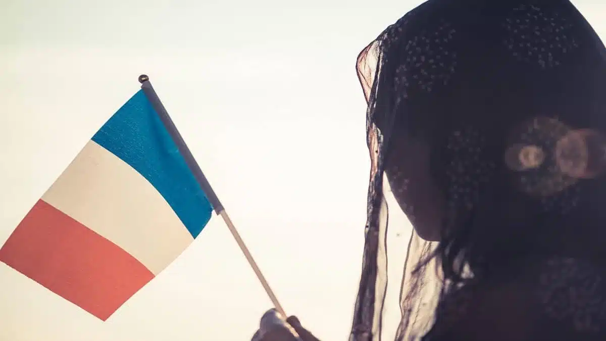 France : des salariées d’un groupe privé licenciées pour port du voile