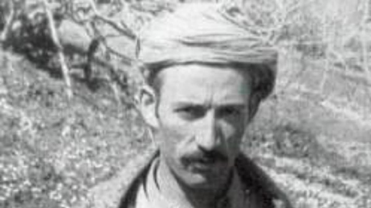 La kachabia du colonel Amirouche remise à son fils, 68 ans après
