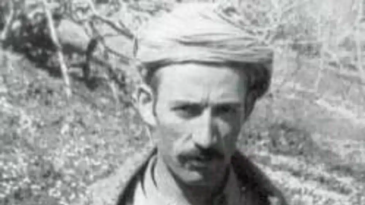La kachabia du colonel Amirouche remise à son fils, 68 ans après