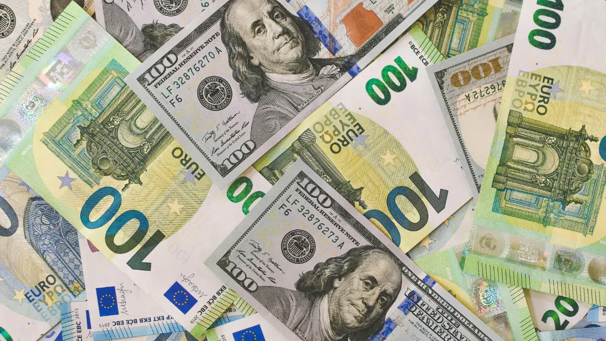 Dinar algérien : l&rsquo;euro poursuit sa baisse sur le marché noir