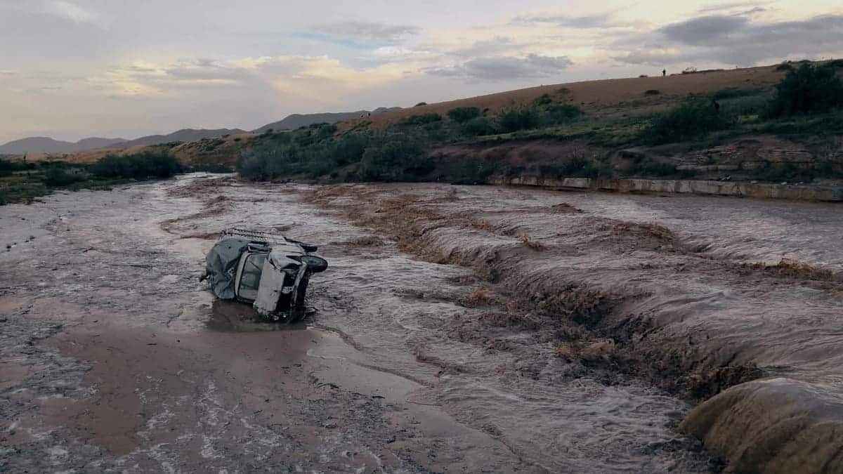 Algérie : une Peugeot 404 emportée par les eaux, 5 morts et 6 rescapés