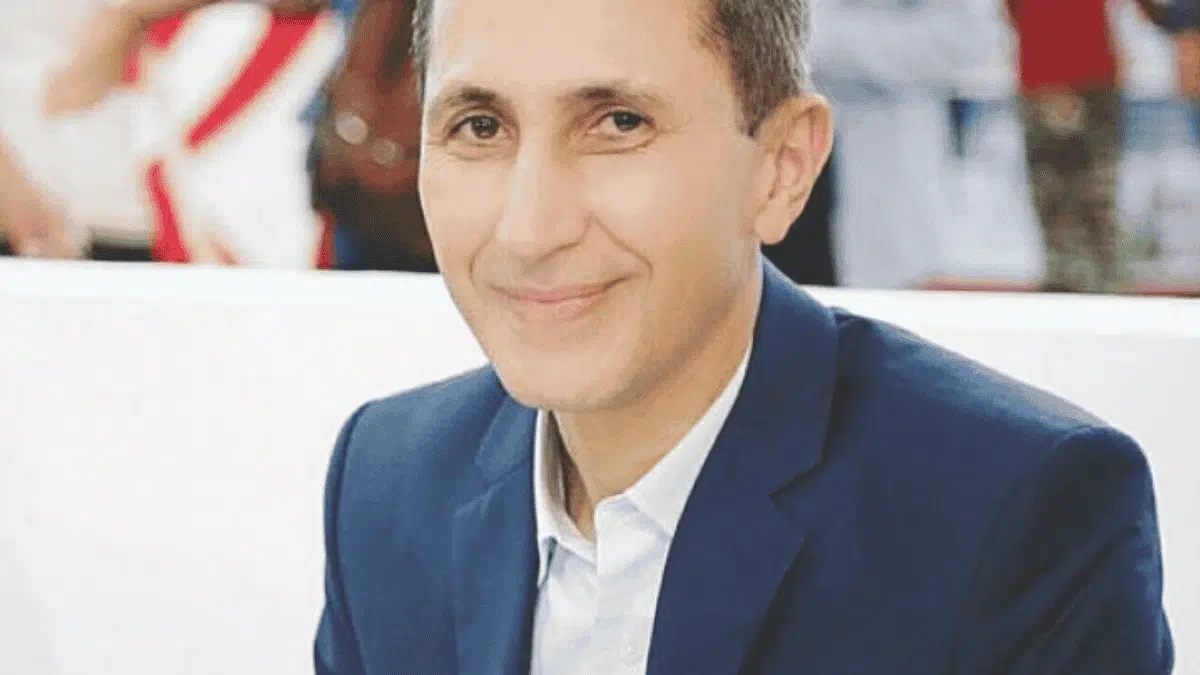 Ahmed Benzelikha, l&rsquo;homme qui écrit la nuit et agit le jour