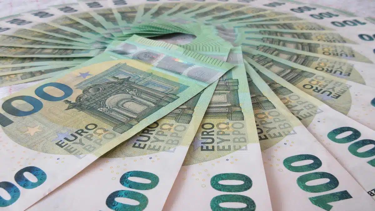 Le dinar algérien recule face à l’euro sur le marché noir