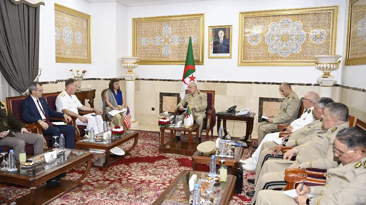 Devant un haut responsable de l’OTAN, Chanegriha clarifie la doctrine de l’Algérie