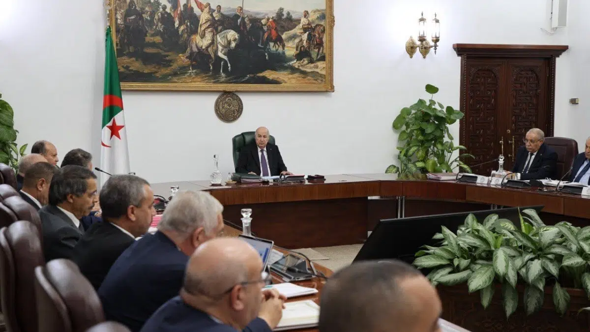 Tebboune lance le projet d’une méga-salle de spectacles à Alger