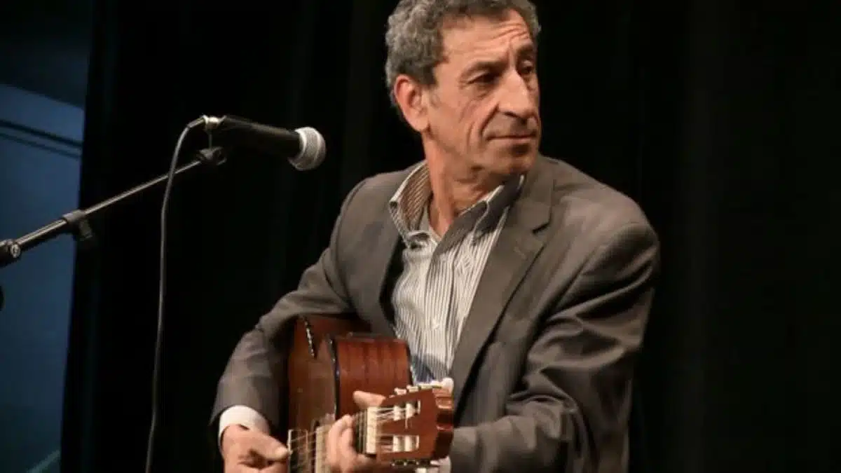 Ali Ideflawen, figure emblématique de la chanson kabyle, s’éteint à 69 ans