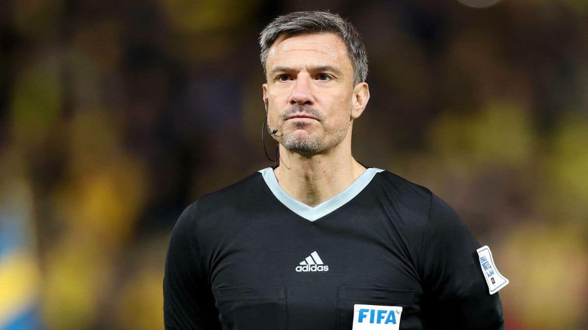 Mondial 2026 : la FIFA désigne un arbitre critiqué pour Algérie-Jordanie