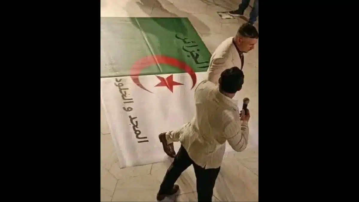 Drapeau national profané à Legacy Hotel Hydra : deux personnes lourdement condamnées