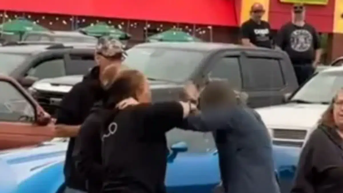 L’agression d’une femme musulmane devant son fils de 7 ans bouleverse le Canada