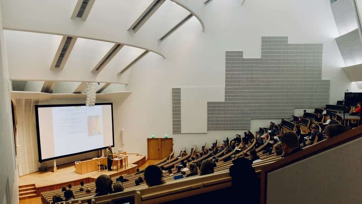 Les entreprises algériennes courtisent les étudiants à Paris