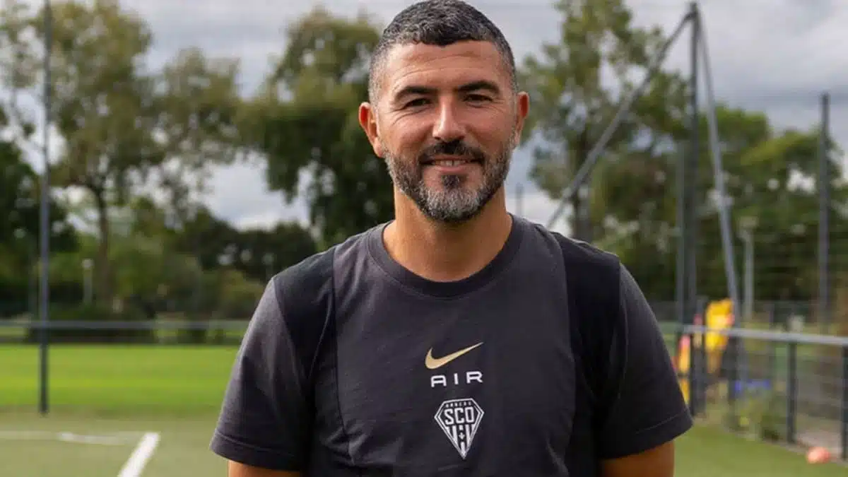 Équipe d’Algérie : Antar Yahia pressenti pour succéder à Vladimir Petković