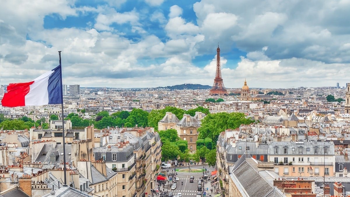 Canicule : la triste fin d’une Algérienne sous un toit de zinc à Paris