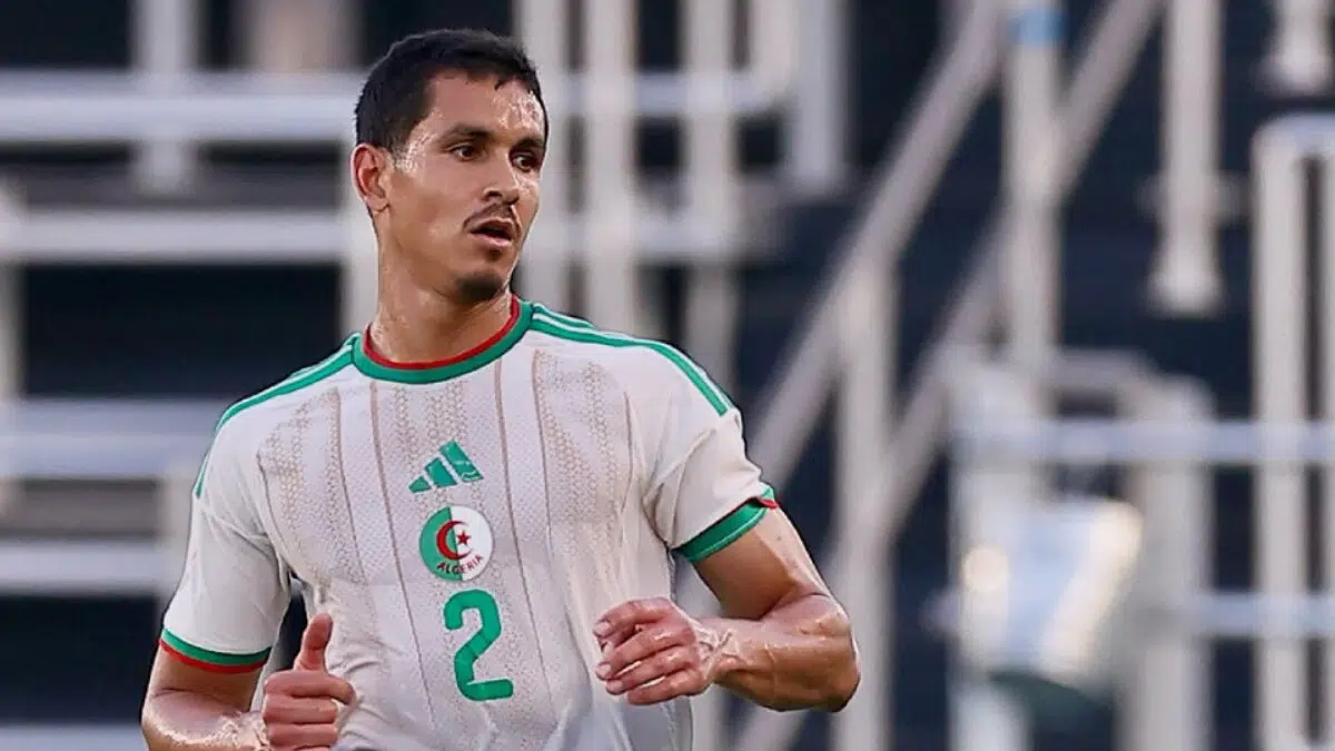 Aissa Mandi laisse planer le suspense sur son avenir en équipe d’Algérie