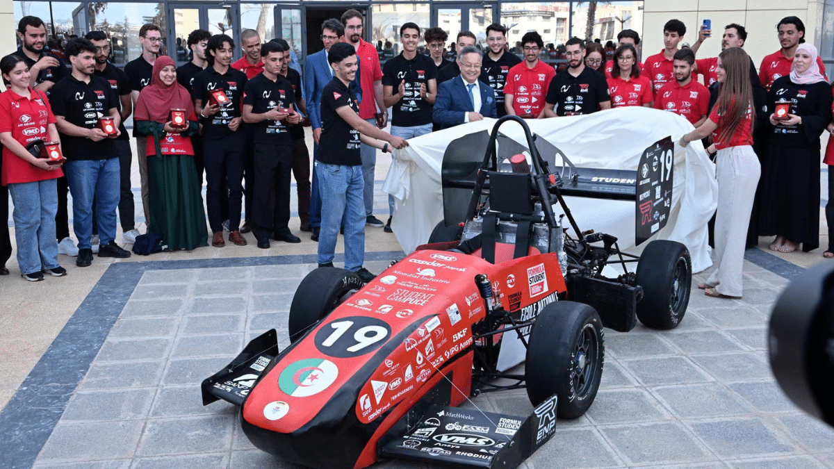 Silverstone : voici la voiture de course 100 % algérienne primée au Royaume-Uni