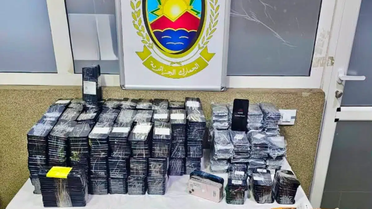 Port d’Alger : 1 084 téléphones portables cachés dans des boîtes à chaussures saisis