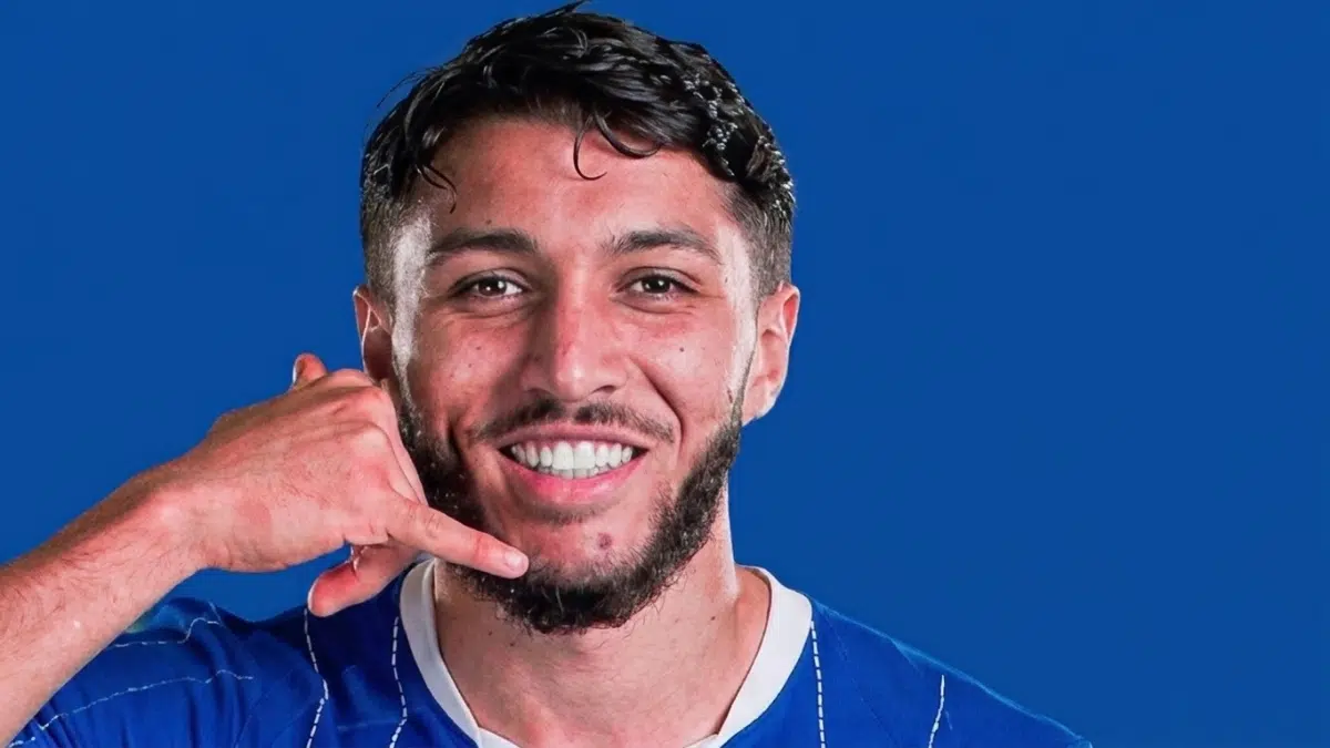 L’international algérien Jaouen Hadjam rejoint la Premier League anglaise