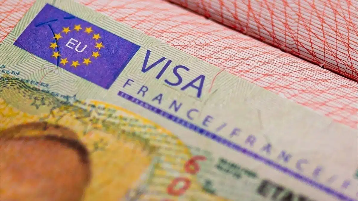 Visa pour la France : les Algériens reculent à la 4e position en 2025