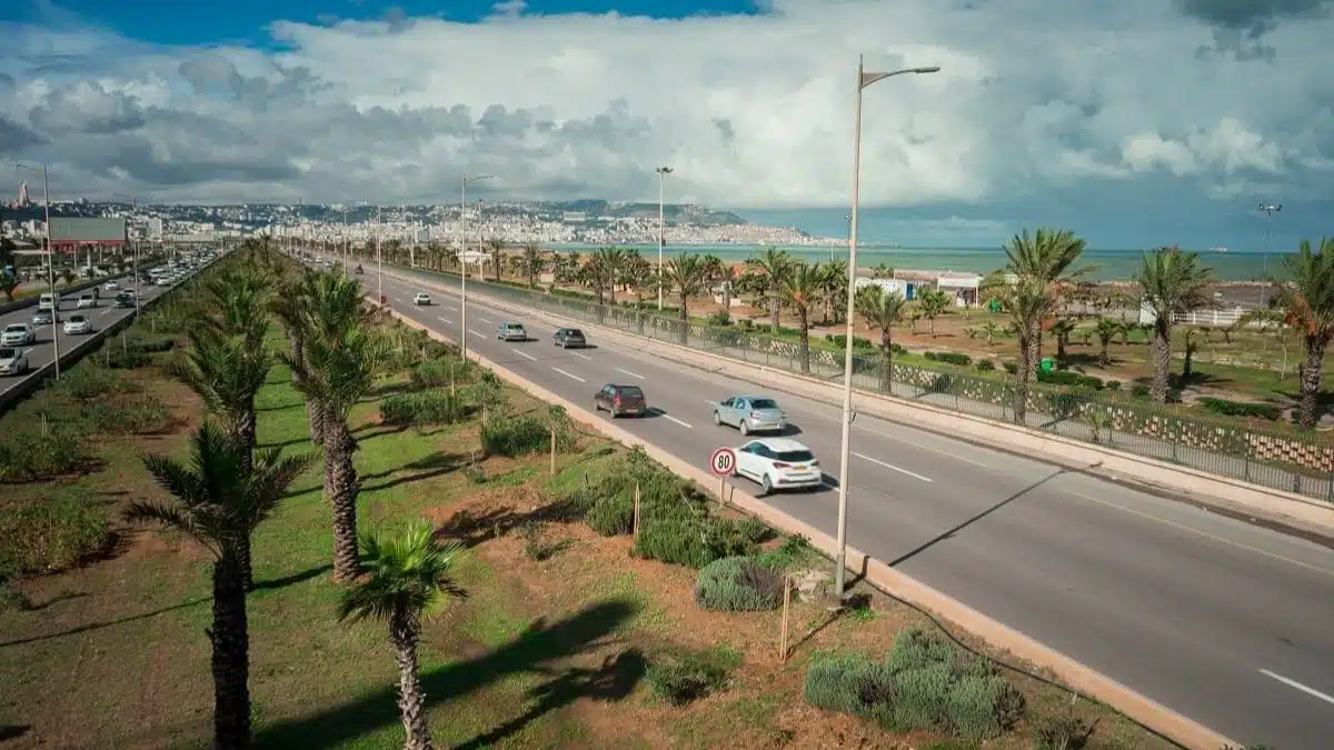 Marche arrière sur l’autoroute : jusqu’à 5 ans de prison et 200 000 DA d’amende