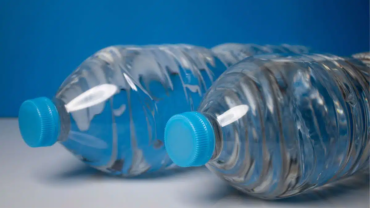 L’envolée des prix mondiaux du plastique fait flamber l’eau minérale en Algérie