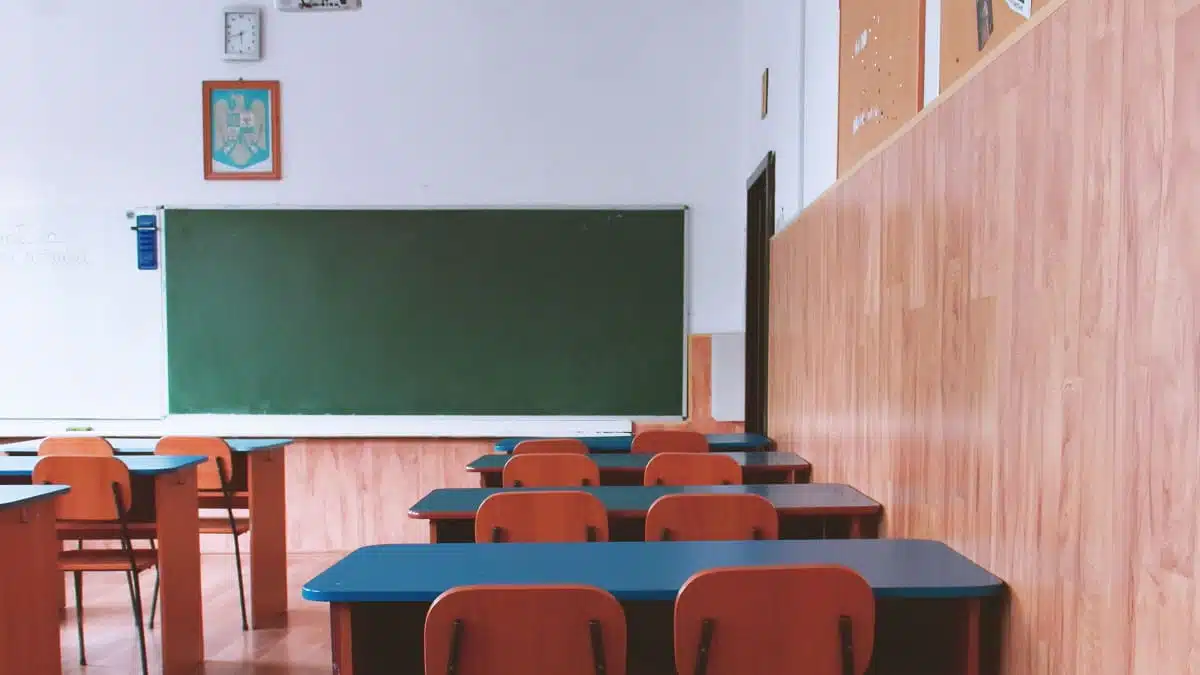 Éducation en Algérie : pourquoi soustraire le français quand on peut additionner l’anglais ?