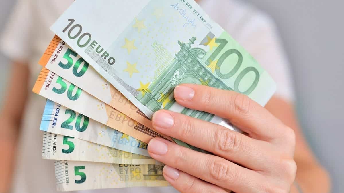 Dinar algérien : pourquoi l’euro et le dollar stagnent au Square Port-Saïd