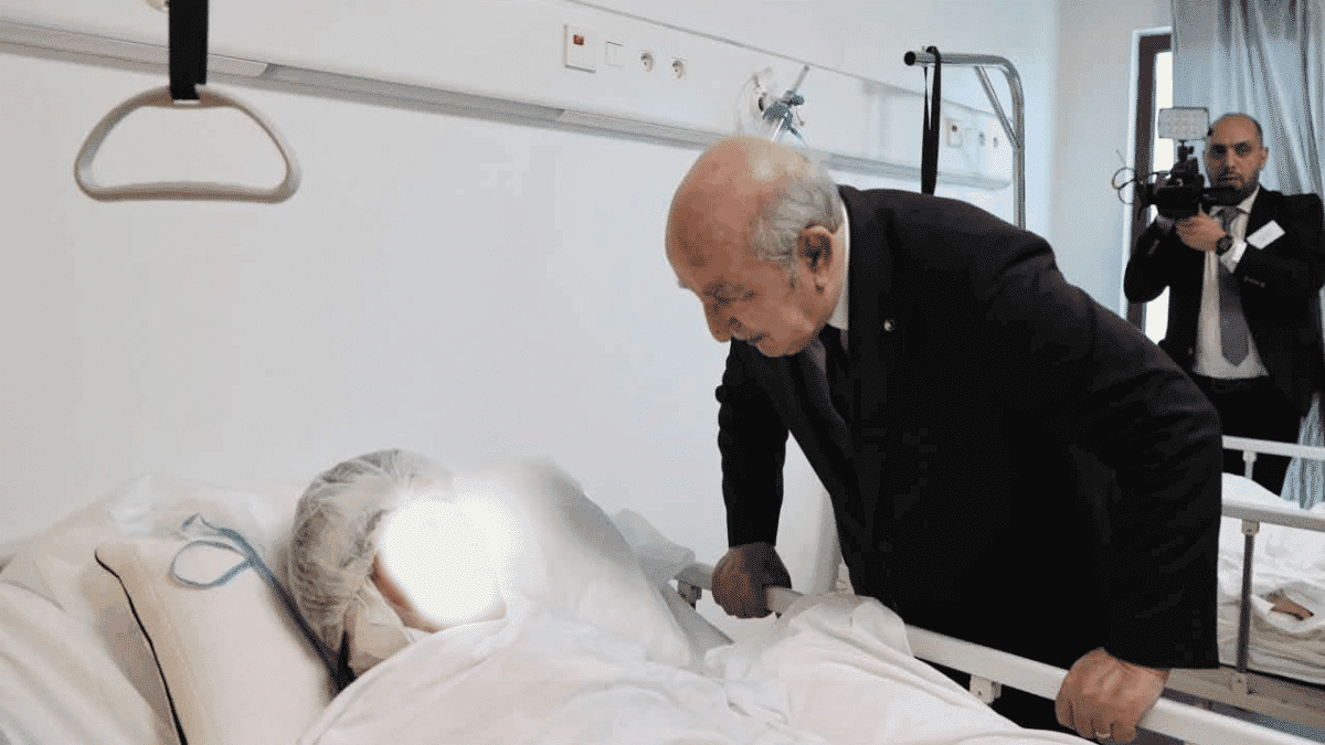 À l&rsquo;hôpital des Grands brûlés de Zéralda, Tebboune rassure les blessés des incendies