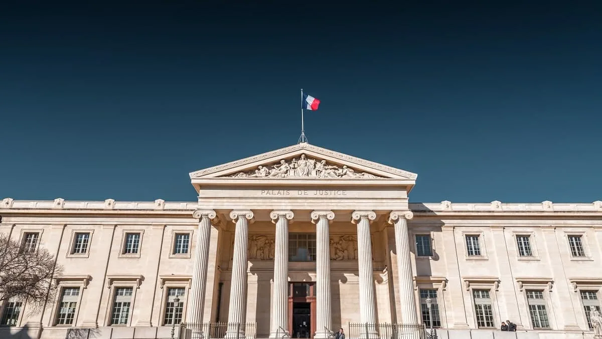 Depuis le Portugal, un Algérien saisit la justice pour une OQTF en France