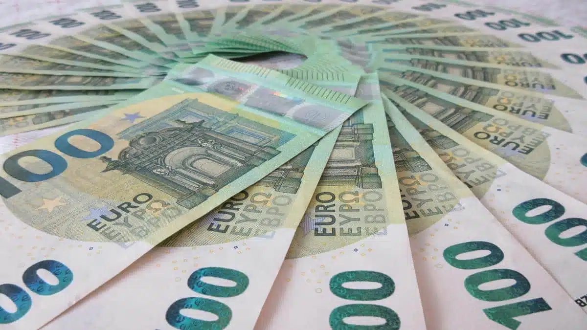 Dinar algérien : l’euro gagne du terrain sur les marchés parallèle et officiel