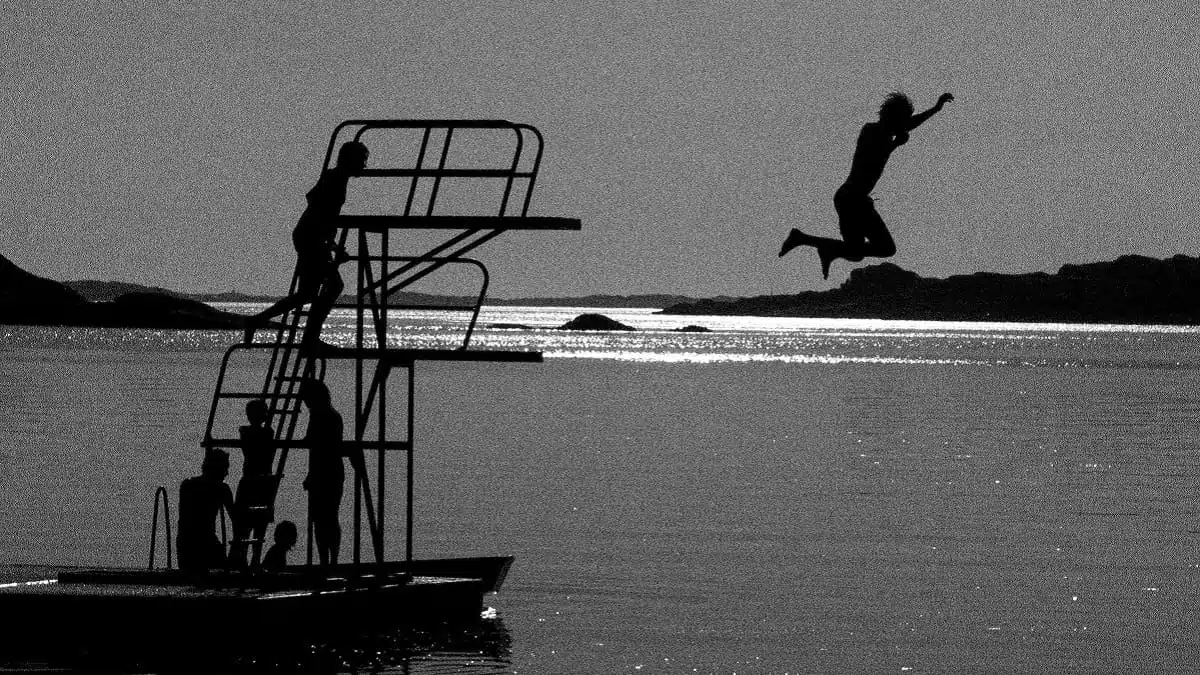 Plages algériennes : un spécialiste alerte sur les dangers mortels des plongeons sauvages