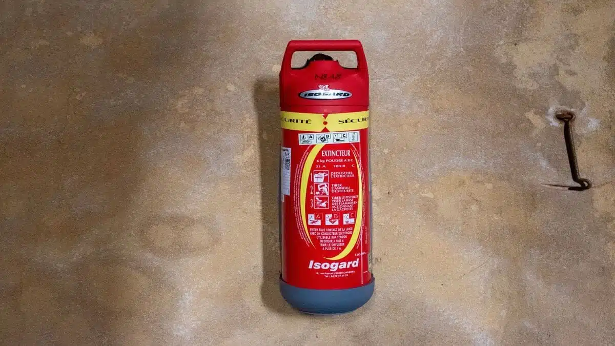 Extincteur obligatoire en véhicule : les amendes suspendues